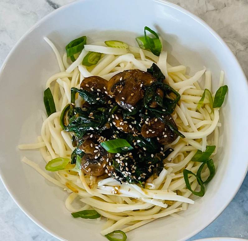 PALM OF HEARTS NOODLES WITH PEANUT BUTTER AND SPINACH
